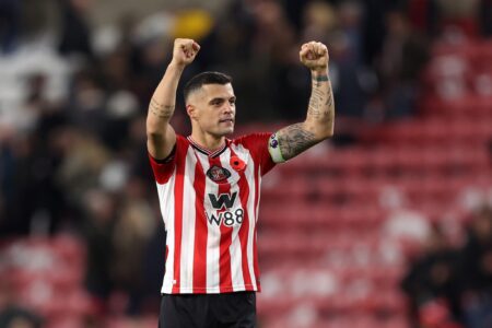 Tifozët e Sunderland të çmendur pas Granit Xhakës (VIDEO)