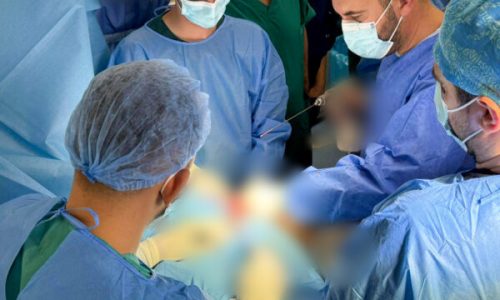 Për herë të parë në QKUK kryhen dy operacione për vendosjen e protezave të supit