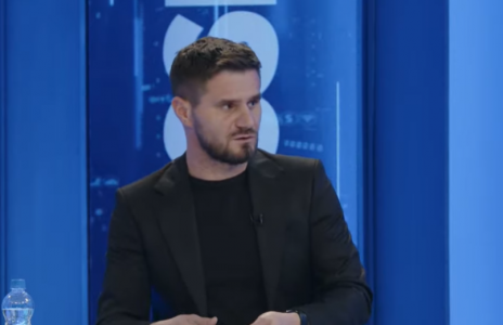 Olluri pas përplasjes me Krakun: Keqardhje ndaj publikut, gjuha polarizuese e akterëve të VV-së shkaktare që shohin pamje të tilla