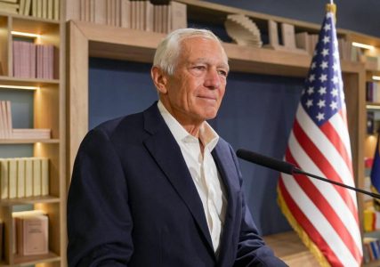 Wesley Clark do ta fillojë dëshminë të hënën në Gjykatën Speciale