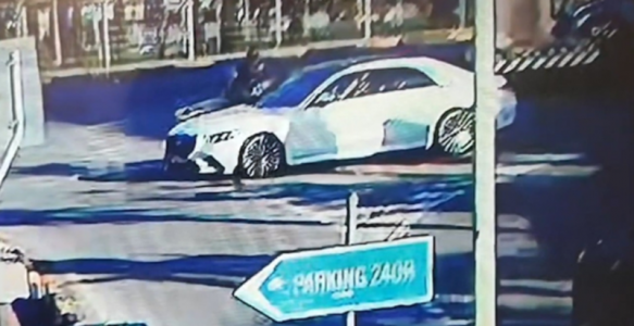 Momenti i atentatit në Rinas: Autori zbret dhe qëllon me breshëri plumbash