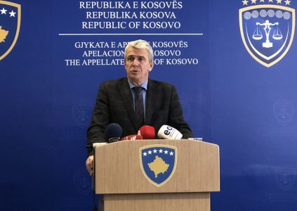 Ish-gjyqtari: Ekziston mundësia që edhe  Albin Kurti të përfshihet në aktakuzën për rezervat shtetërore pas një kohe