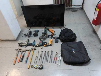 Arrestohen tre persona të dyshuar për vjedhje në Prishtinë, zbulohen inicialet dhe mosha e tyre