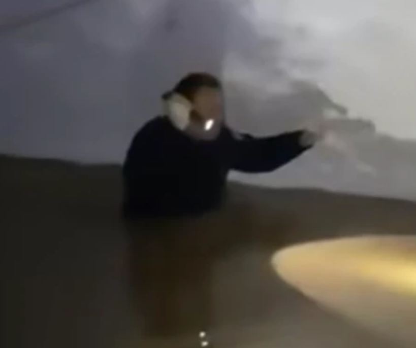 Policia ndërhynë për të evakuuar dy të moshuar nga shtëpia e përmbytur nga uji në Gjilan  VIDEO 