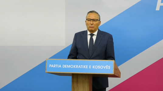 Bedri Hamza: S’ka vendim brenda PDK-së për përjashtim të Ramiz Lladrovcit, jam i bindur që do të vazhdojmë bashkë