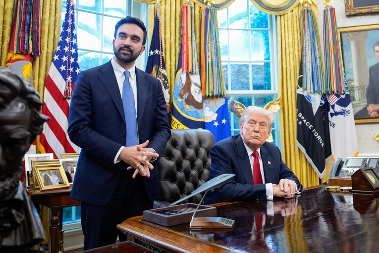 Gazetari e pyet Mamdanin nëse Trump është fashist  ja si u përgjigj