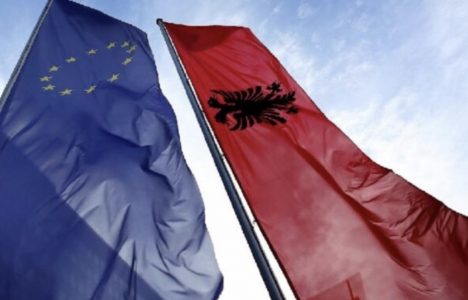 Delegacioni i BE uron shqiptarët për Ditën e Pavarësisë