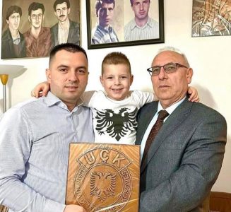 28 nëntori: Djali i Fadil Fazliut, me mesazh për babanë e tij i cili gjendet në Hagë