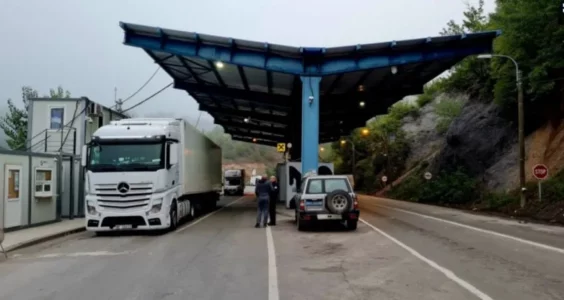 Një muaj paraburgim për policin serb që u kap duke transportuar fishekë e para të gatshme