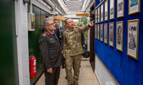 Ulutash priti në takim komandantin e forcave tokësore turke, diskutuan për sigurinë në Kosovë