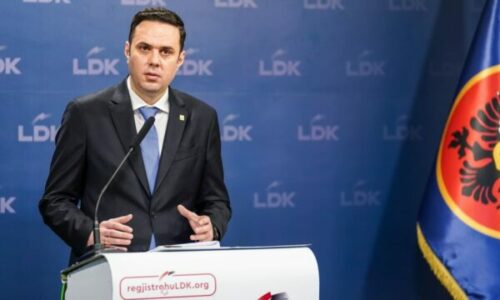 Abdixhiku për VV-në: Ditën na thonë “doni me kthy Serbinë”, natën na çojnë letër “hajdeni me ne, se veç ju jeni të mirë”