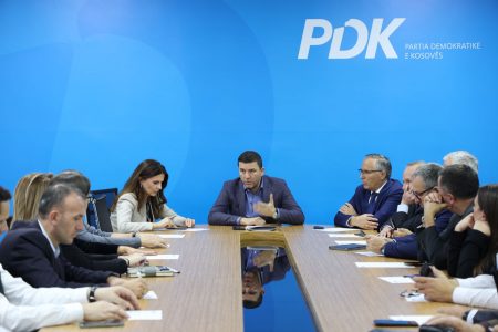 PDK-ja i përgjigjet Hoxhajt: Me statut të partisë, konventa duhet të mbahet brenda 5 ditësh, mirëpresim garën e brendshme