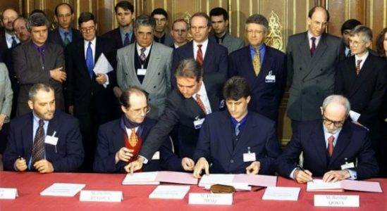 Marrëveshja e Rambujesë, Hill: Shqiptarët u kthyen në Kosovë për paqe, serbët në Serbi për përgatitje të luftës