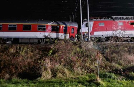 Dy trena përplasen kokë më kokë në Sllovaki, raportohet për shumë të lënduar