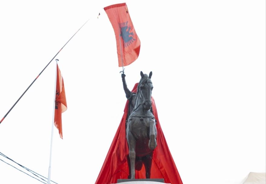 Përurohet shtatorja e Skënderbeut në Kërçovë  Ahmeti  Simbol i krenarisë kombëtare