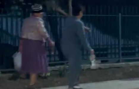 Ishte në arrest shtëpiak, shqiptari vishet si grua për të rifituar lirinë, kapet nga policia