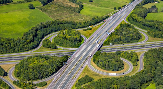 Tmerr në Gjermani: Dy duar të prera nga trupi gjenden në mes të autostradës