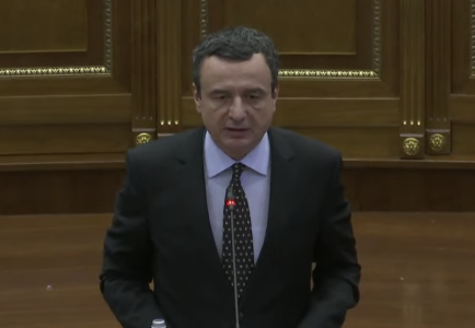 Kurti “kingj” në seancën e VV’së, iu lutet deputetëve por nuk ka më shumë në dorë