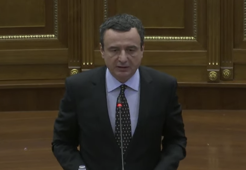 Kurti  kingj  në seancën e VV së  iu lutet deputetëve por nuk ka më shumë në dorë