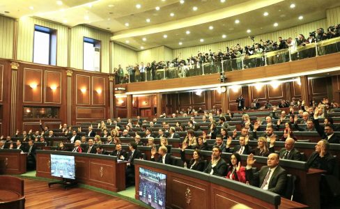 “Degradim i skajshëm politik”: Kosova drejt zgjedhjeve të jashtëzakonshme