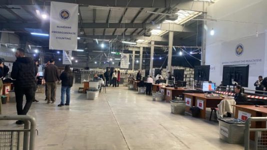 ​Fillon numërimi i votave jashtë Kosovës, KQZ në pritje të votave nga ShBA, Kanada dhe Australia