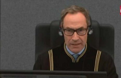 Kritikat e Thaçit ndaj Speciales për mbajtjen e seancës më 28 Nëntor, reagon gjyqtari: Faleminderit për këto fjalë, z. Thaçi