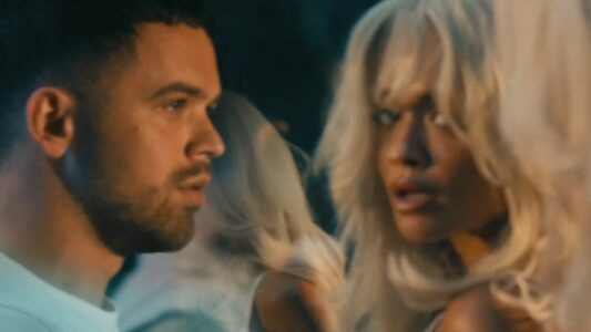 Merr fund pritja, publikohet “All Natural” nga Rita Ora dhe Yll Limani