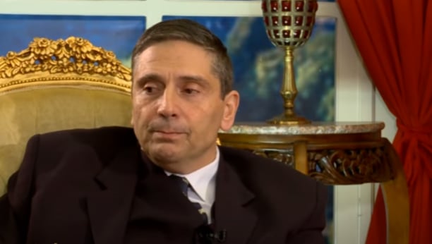 Sandulloviq  Shesheli e ka konfirmuar se Vuçiq ishte vullnetar në ushtrinë serbe kur ndodhen vrasjet në Sarajevë