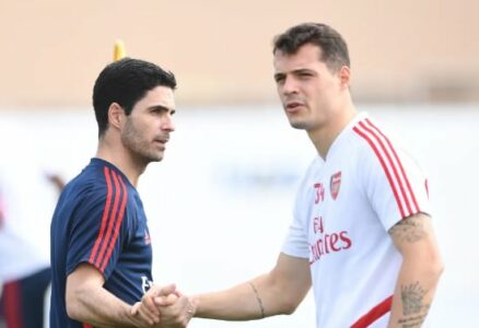 Xhaka tregon takimin e parë me Artetan dhe si e bindi të qëndroj te Arsenali