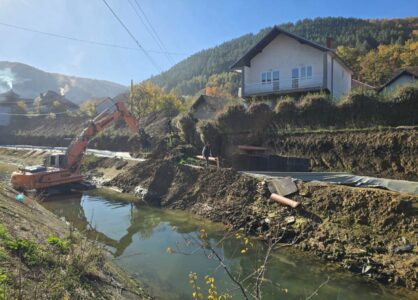 Rrjedhja e madhe e ujit në Mitrovicë, reagon kryeshefi: Asnjë dorë njeriu nuk ka qenë shkaktare, po rritje e papritur e nivelit