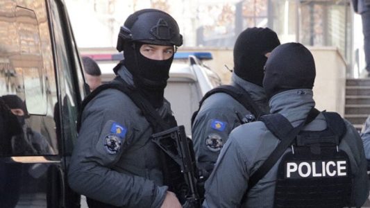 Vjedhje e madhe në një shtëpi në Prishtinë, hajnat marrin para, ora dhe stoli ari