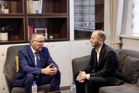 Hamza mirëpret në PDK një doktor