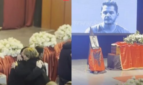 Varrimi i Shpat Kasapit, nëna e këngëtarit ngushëllohet nga vizitorë në Pallatin e Kulturës në Tetovë