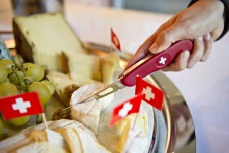 Zvicra dhe Austria në konflikt për emrin e djathit “Emmentaler”