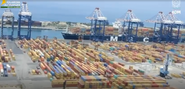 E fshehur në kontejnerë me karkaleca e oktapodë, sekuestrohen mbi 175 kg kokainë