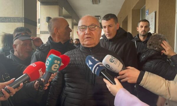 Punëtorët e  Trafiku Urban  shpresat të mbledhja e nesërme e jashtëzakonshme e Kuvendit të Prishtinës