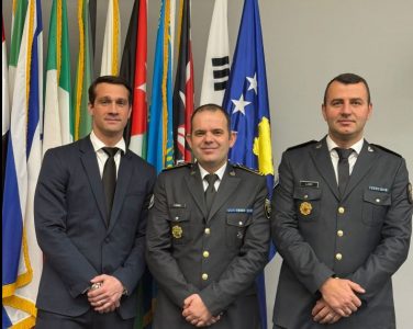 Moment krenarie: Tre oficerë të FSK-së diplomojnë në Gjermani