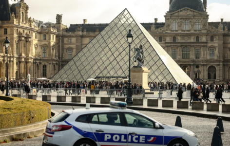 Katër të arrestuar të tjerë në lidhje me grabitjen e Luvrit