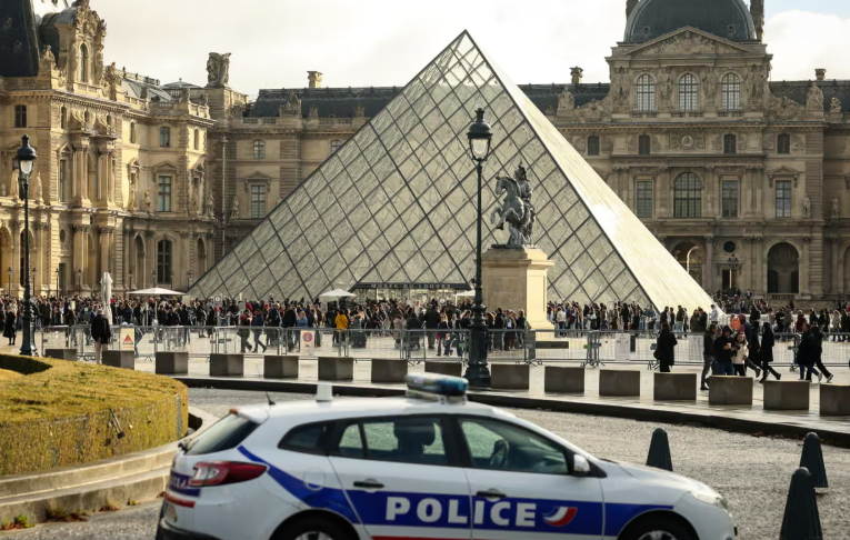 Katër të arrestuar të tjerë në lidhje me grabitjen e Luvrit