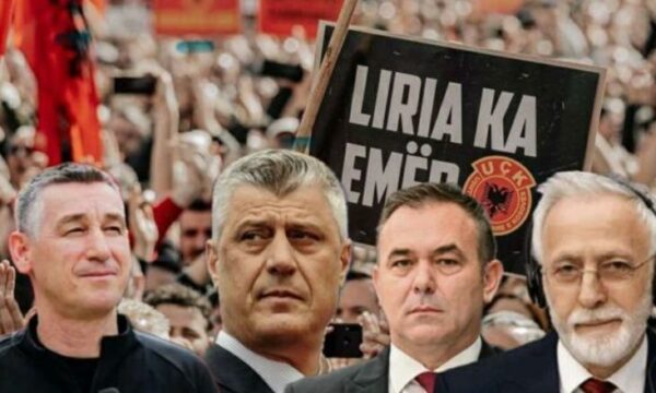 Studentët në Gjakovë protestojnë në përkrahje të çlirimtarëve