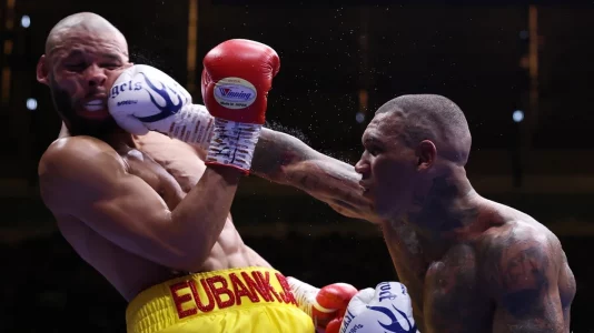 Conor Benn e turpëron Chris Eubank Jr, dominim total në revansh