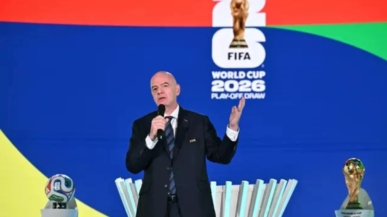 FIFA fshin posterin e Kupës së Botës pas reagimeve të ashpra nga tifozët