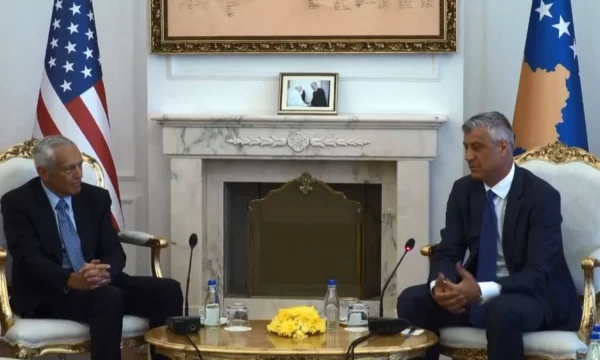 Mbrojtja  Clark beson se është e padrejtë që gabimet e të tjerëve t i atribuohen Thaçit