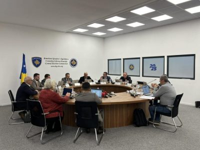 Votimi i mërgatës dhe afatet e dërgimit të fletëvotimeve bëhet diskutim në KQZ