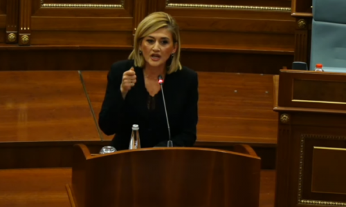 Seanca e VV’së që po cilësohet jokushtetuese, edhe Kusari e pranon që kryesia është dashur ta miratojë rendin e ditës