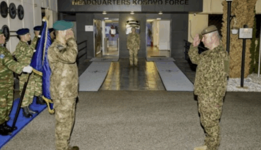 Komandanti i KFOR-it takon gjeneralin leton, flasin për sigurinë në Kosovë