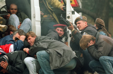 Rrëfimi tronditës i ish-oficerit që zbuloi i pari vrasjet me snajperë në Sarajevë