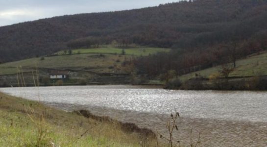 Zhduket një burrë në Gjilan, Policia: Vetura e tij u gjet pranë pendës së fshatit Livoq