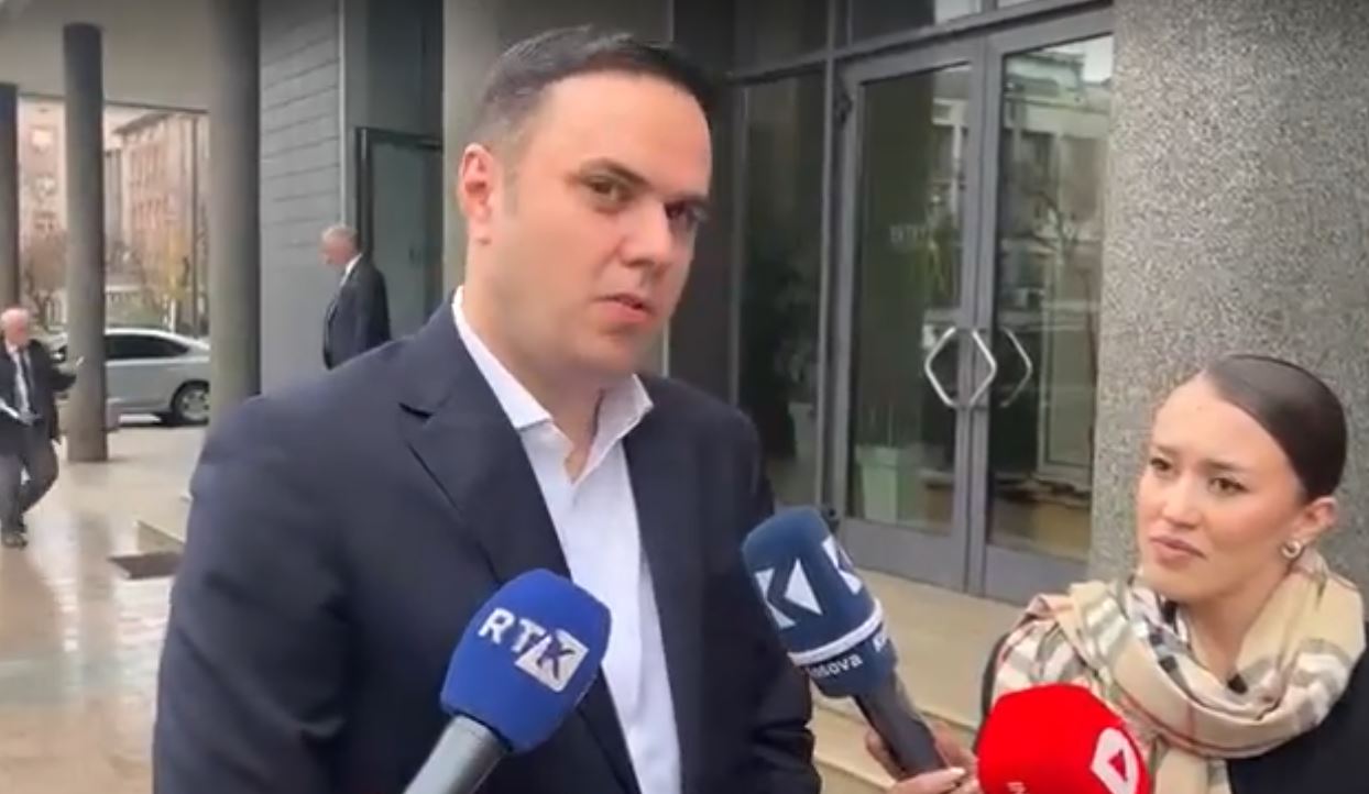 Seanca për Qeverinë  Abdixhiku  VV ja do shfaqje teatrale  do ua japim