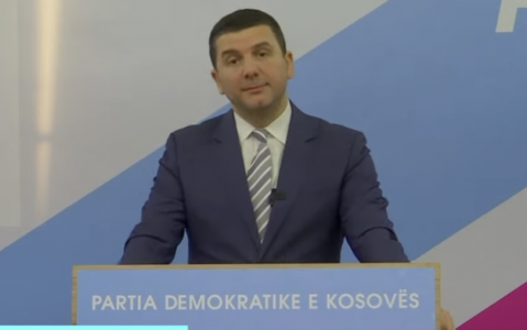 “Kjo nuk është lamtumirë – por vetëm mirupafshim”-Krasniqi pas dorëheqjes thotë fjalët e Thaçit